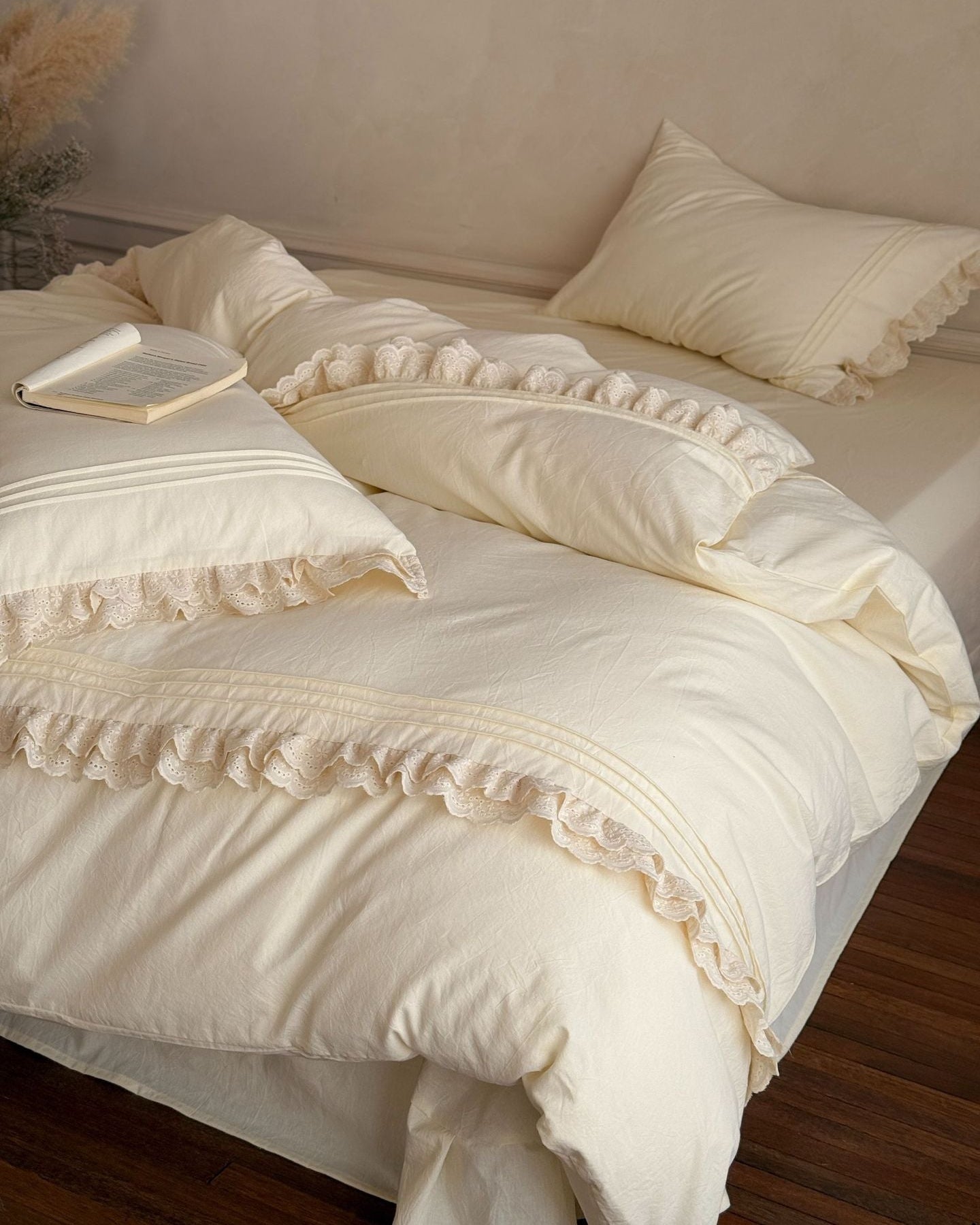 Juego de cama con volantes y encaje plisado en acordeón