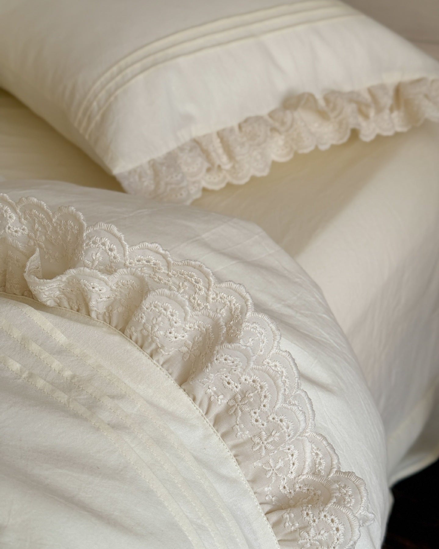 Juego de cama con volantes y encaje plisado en acordeón