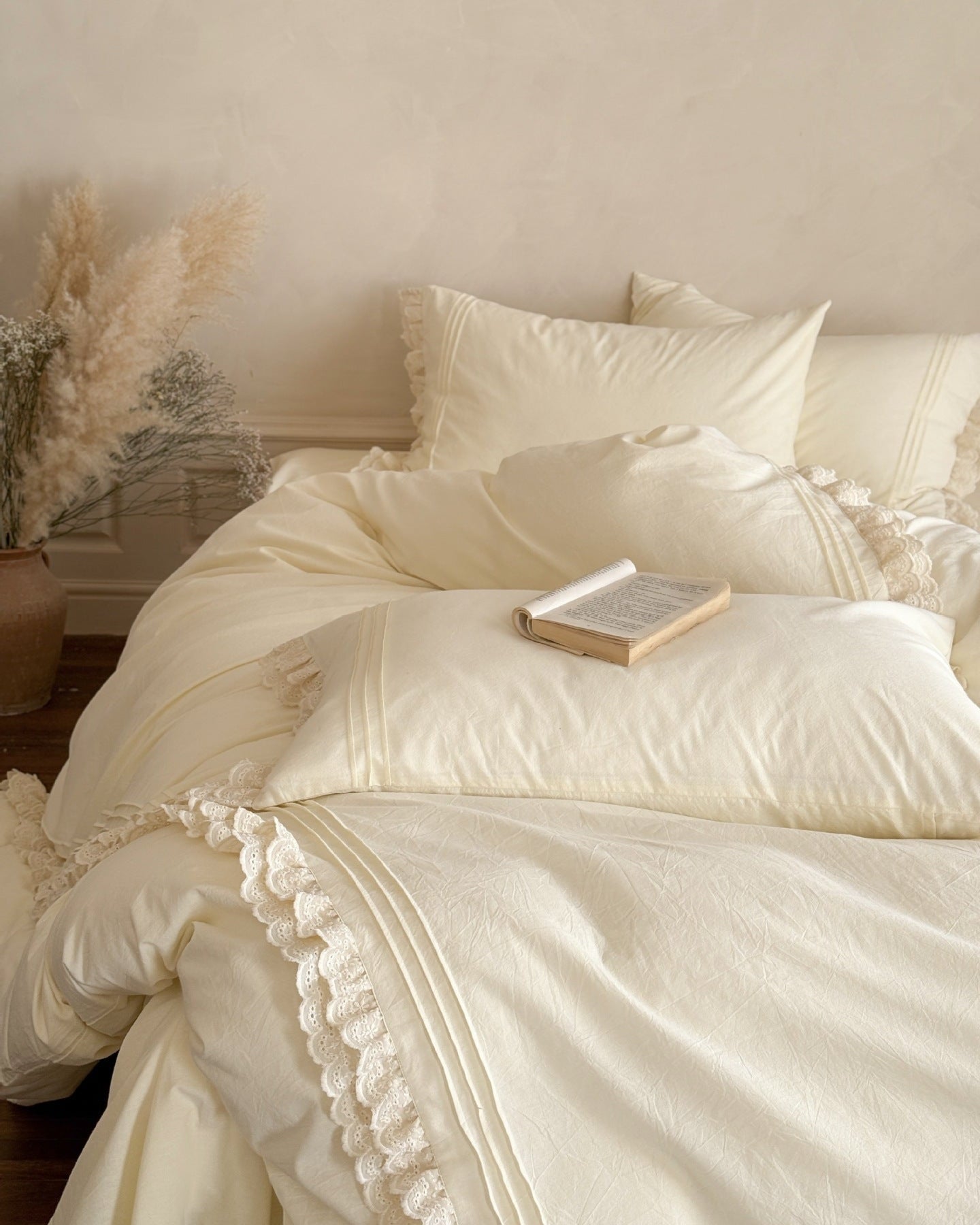 Juego de cama con volantes y encaje plisado en acordeón