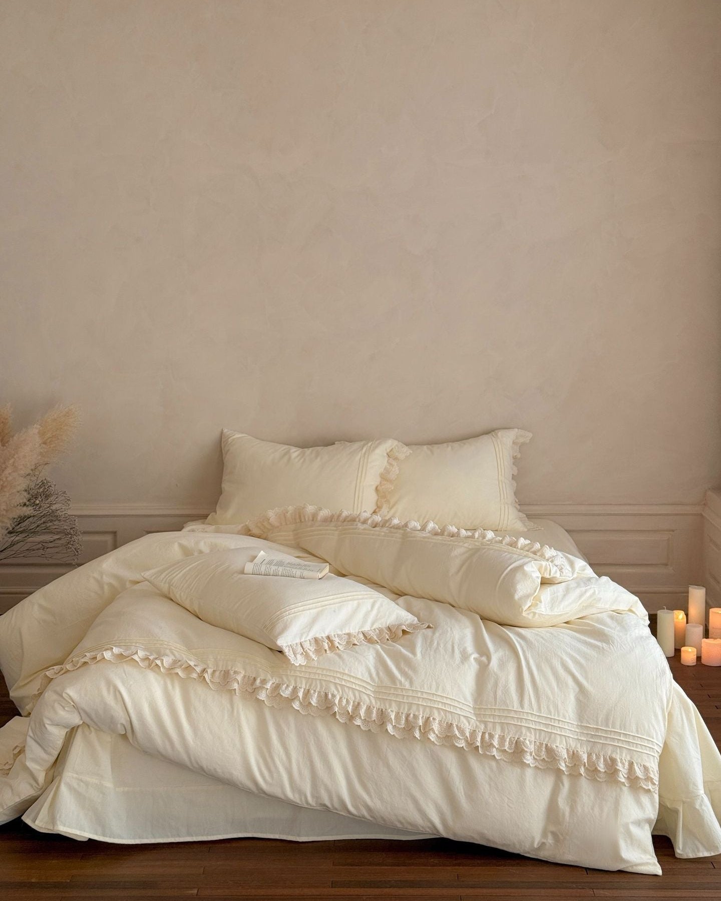 Juego de cama con volantes y encaje plisado en acordeón