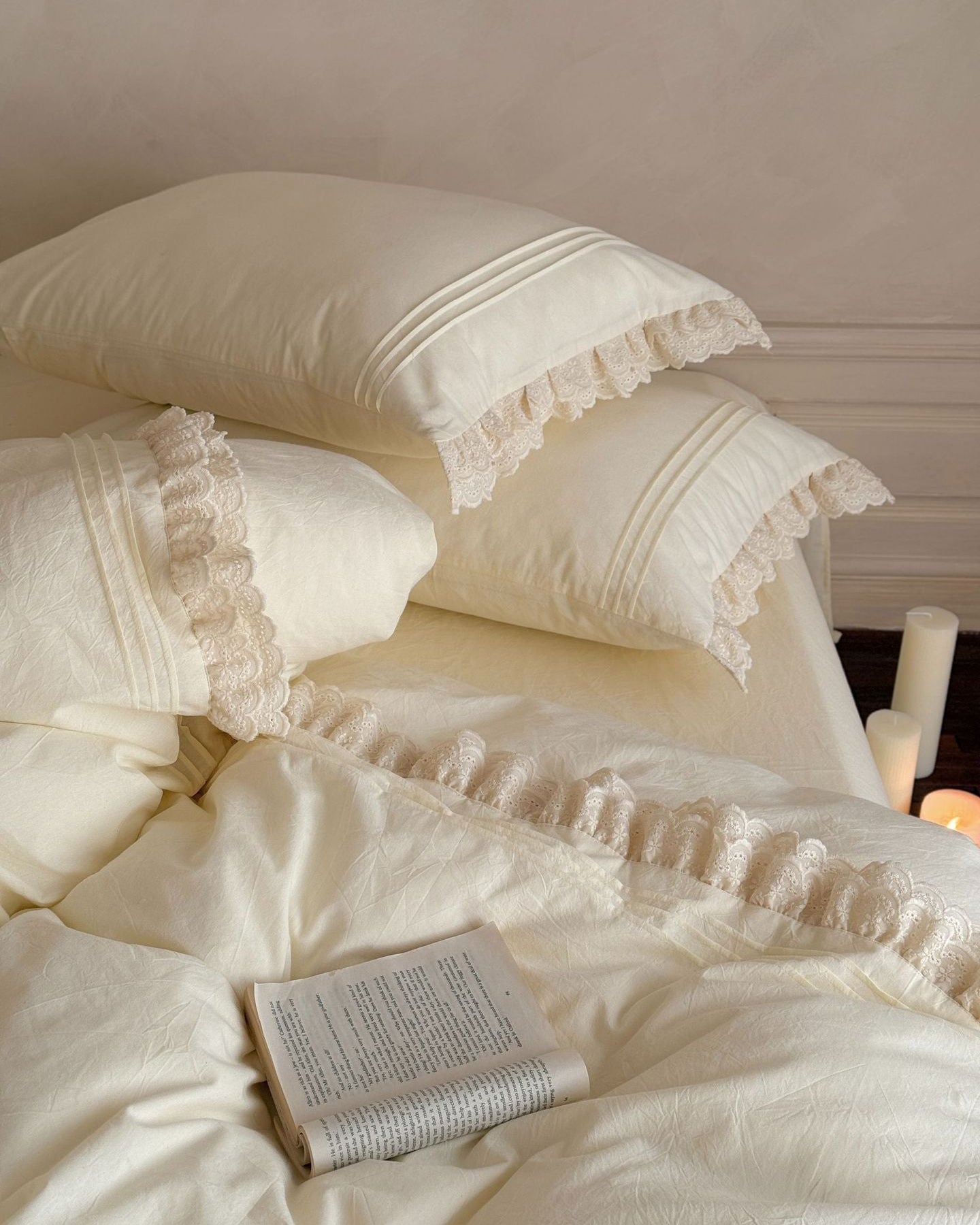 Juego de cama con volantes y encaje plisado en acordeón