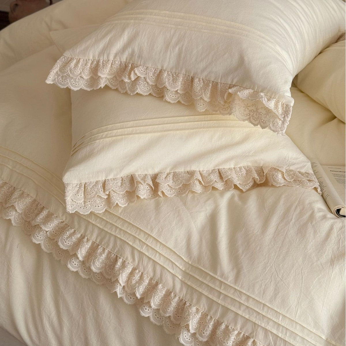 Juego de cama con volantes y encaje plisado en acordeón