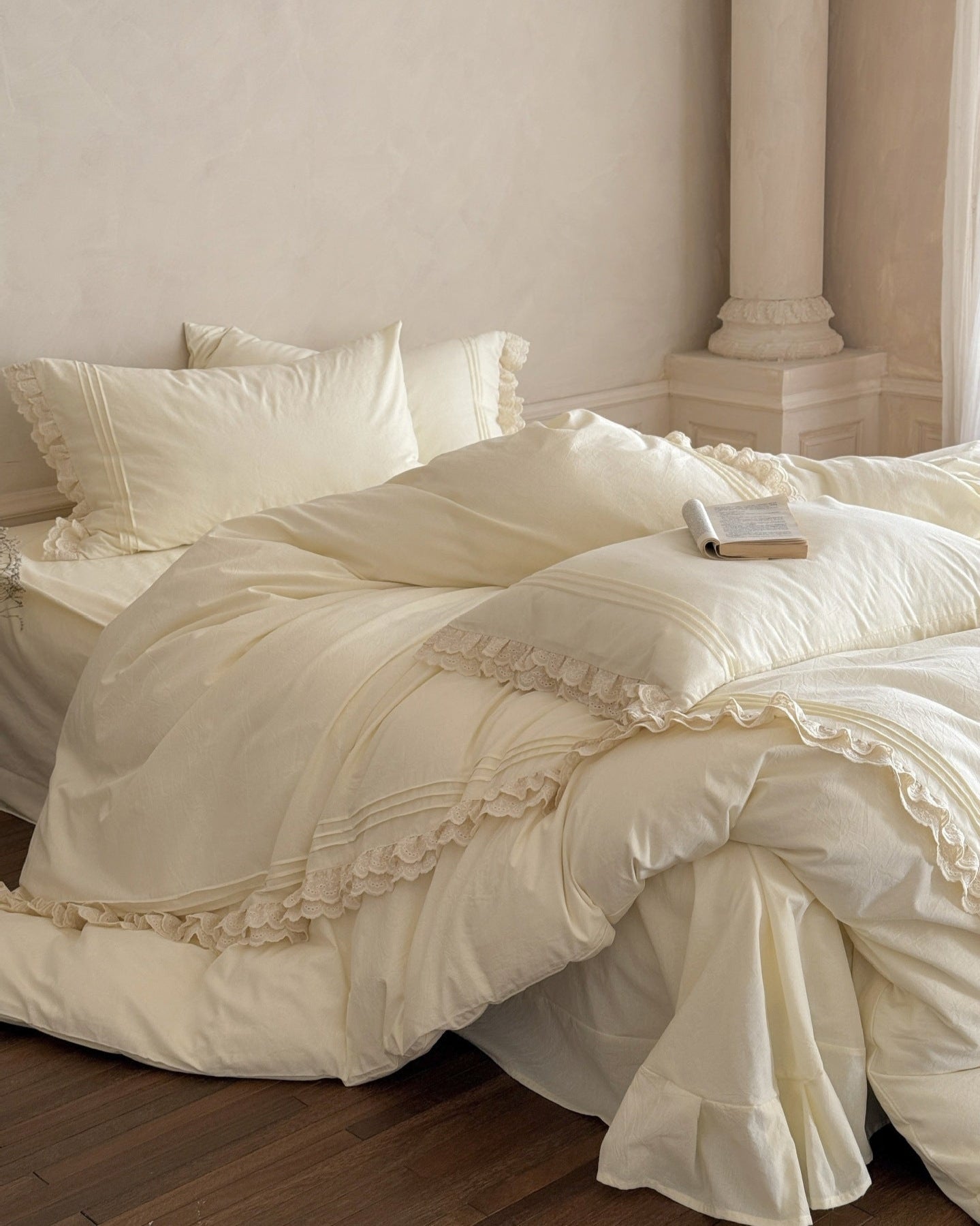 Juego de cama con volantes y encaje plisado en acordeón