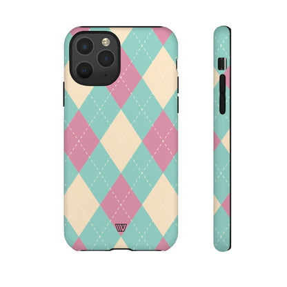 Funda resistente con diseño de rombos azul, rosa y beige