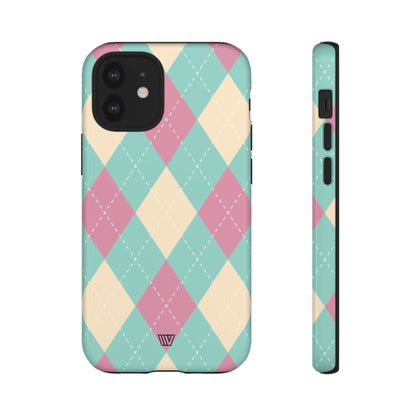 Funda resistente con diseño de rombos azul, rosa y beige