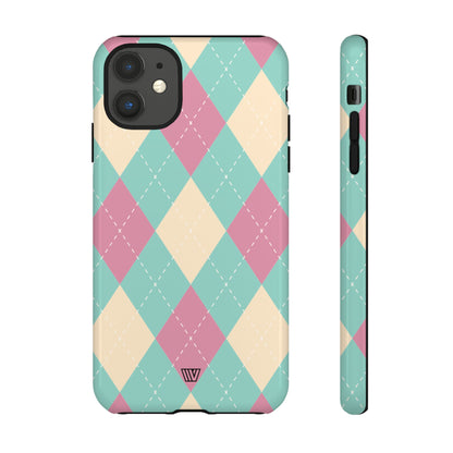 Funda resistente con diseño de rombos azul, rosa y beige