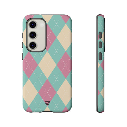 Funda resistente con diseño de rombos azul, rosa y beige