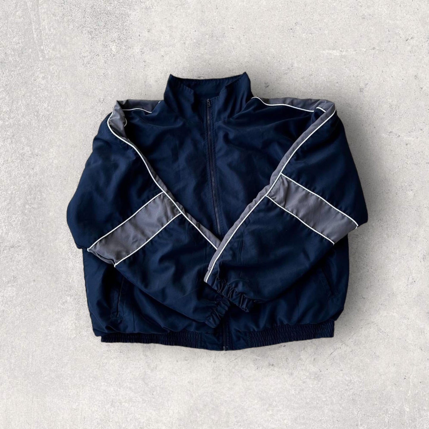 Vintage x Navy Blue Windbreaker
Size XL